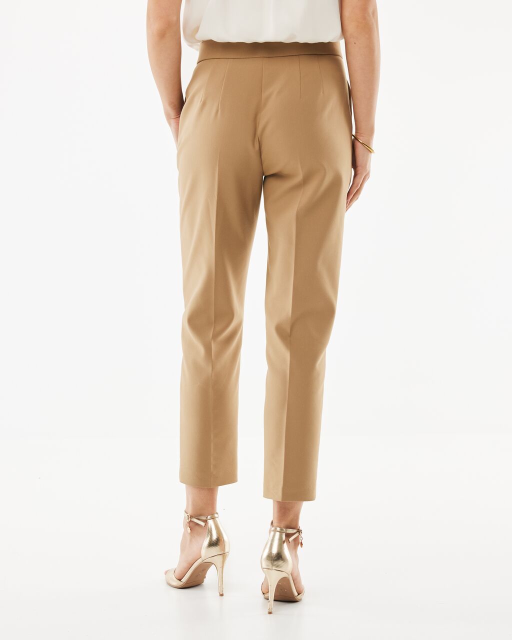 Medium-MF007000261W_161334_4