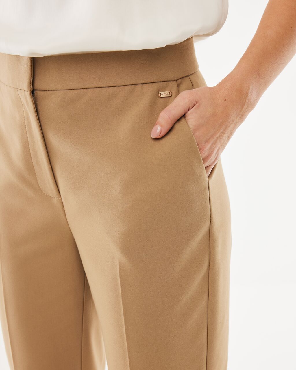 Medium-MF007000261W_161334_5